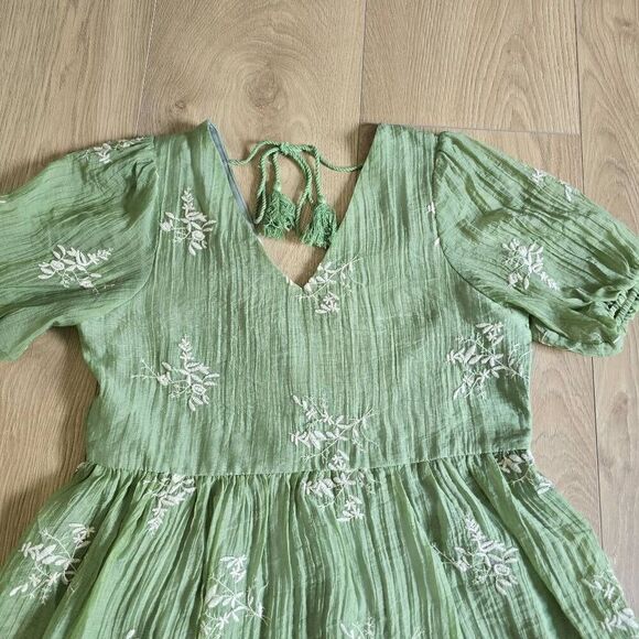 Pink Lily Mini Floral Dress Womens Small Green Pleated Embroidered Formal Preppy - Picture 3 of 6